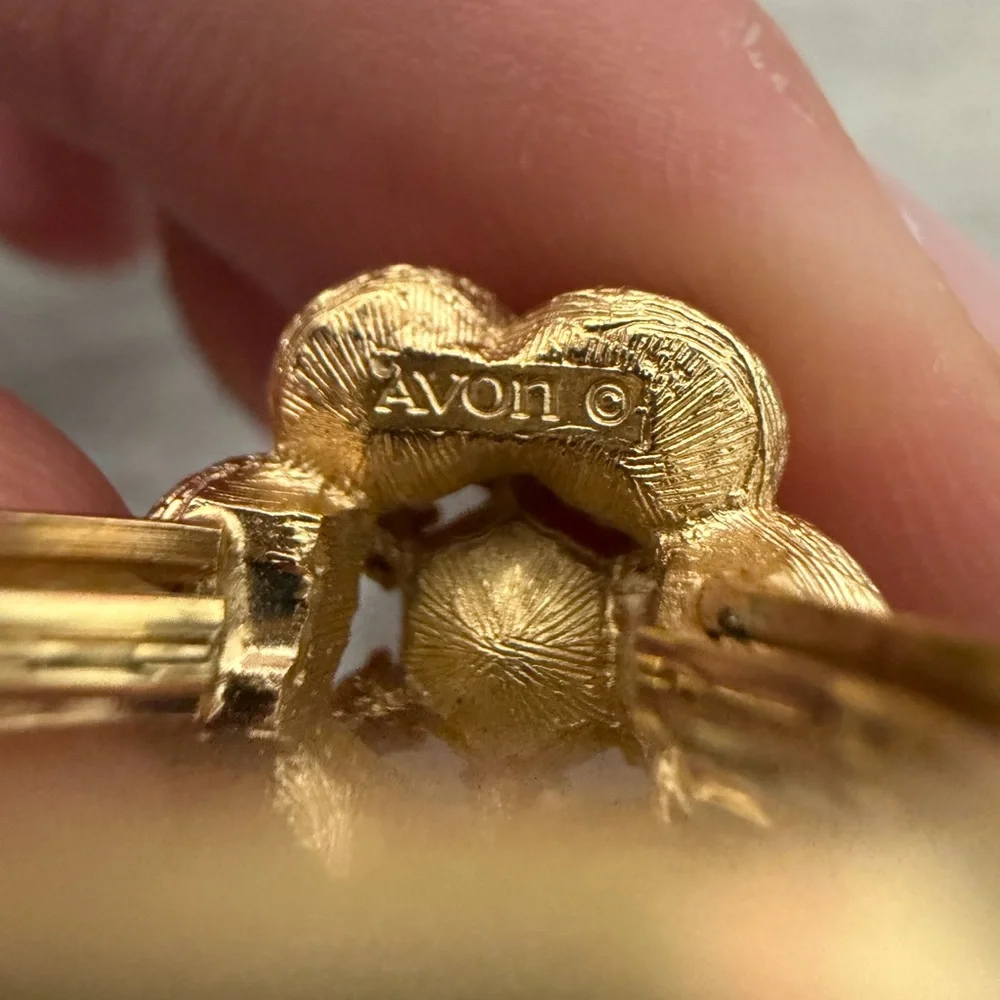 Elegant Gold Tone and Pearl Cluster Ring‎ size 5